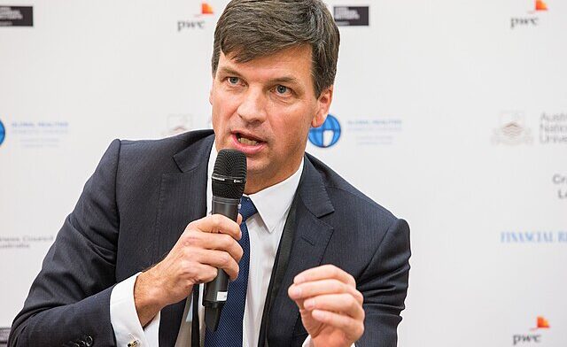 Angus_Taylor_speaking_at_the_Crawford_Forum_2015