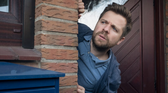 Households still try to ‘keep up with the Joneses’