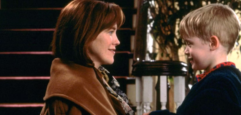 Catherine O'Hara and Macaulay Culkin in Home Alone - Newsreel