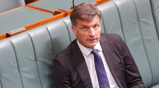 Taylor resigns from shadow cabinet ready for challenge