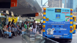 People queue for the bus in Brisbane Australia – Newsreel