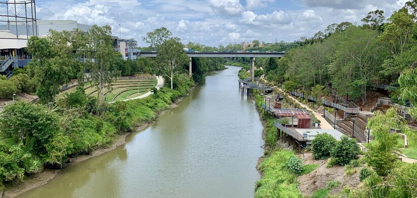 David_Trumpy_Bridge_over_Bremer_River_and_Parklands,_Ipswich,_Queensland_in_2020,_01