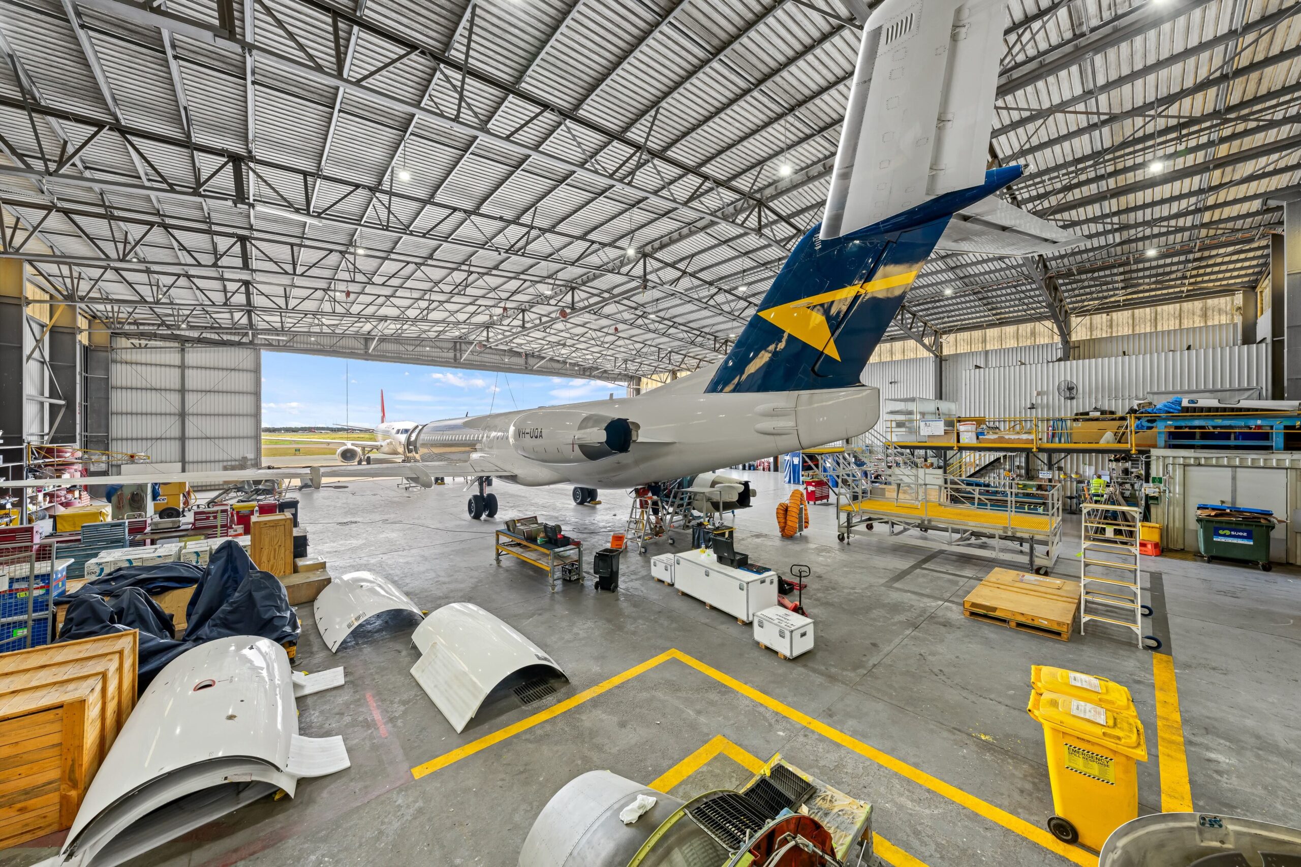 Inside Alliance Airlines hangar for sale - Newsreel