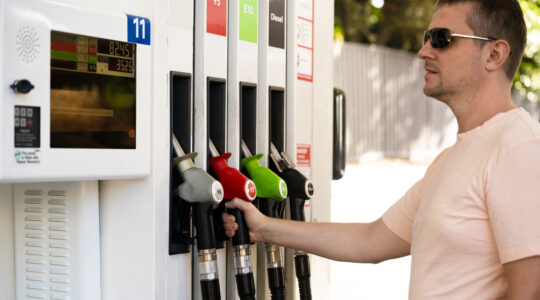 RACQ says petrol prices unjust - Newsreel