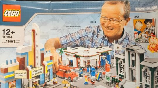 Massive LEGO collection put up for auction