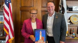 Brisbane Lord Mayor Adrian Schrinner and Los Angeles Mayor Karen Bass - Newsreel