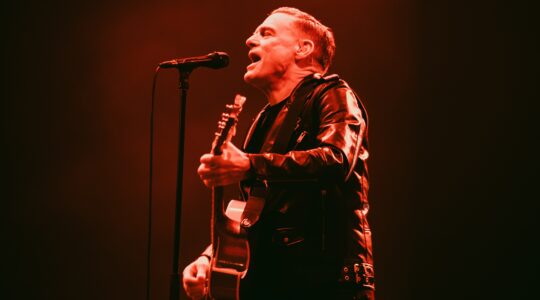 Bryan Adams - Newsreel