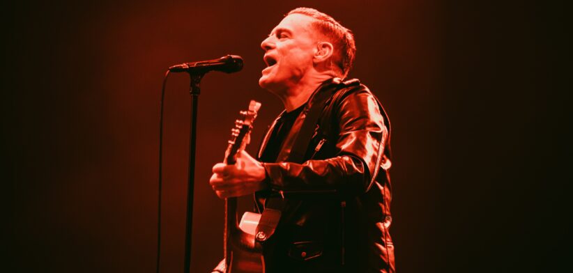 Bryan Adams - Newsreel