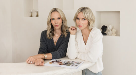 Twin pharmacists battle online health misinformation