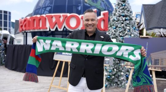 Dreamworld Chief Executive Greg Yong shows his backing for the Warriors