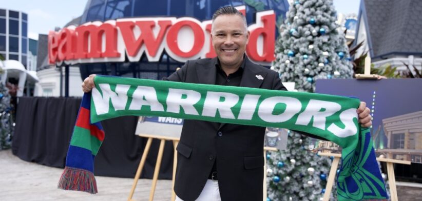 Dreamworld Chief Executive Greg Yong shows his backing for the Warriors