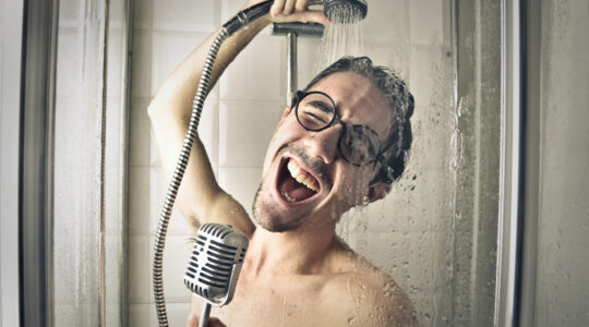 Singing out loud reduces stress and pain, and feels good