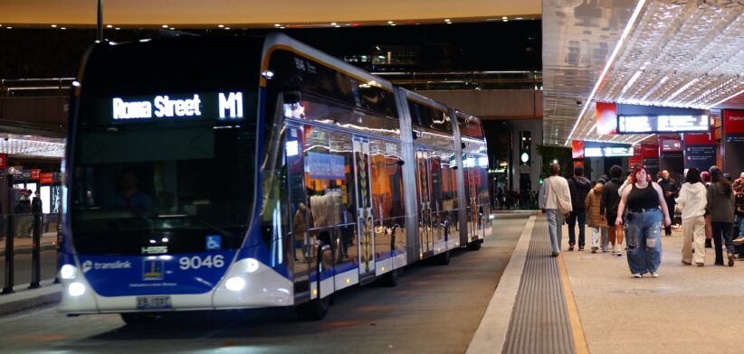 M1 leaving with people on platform