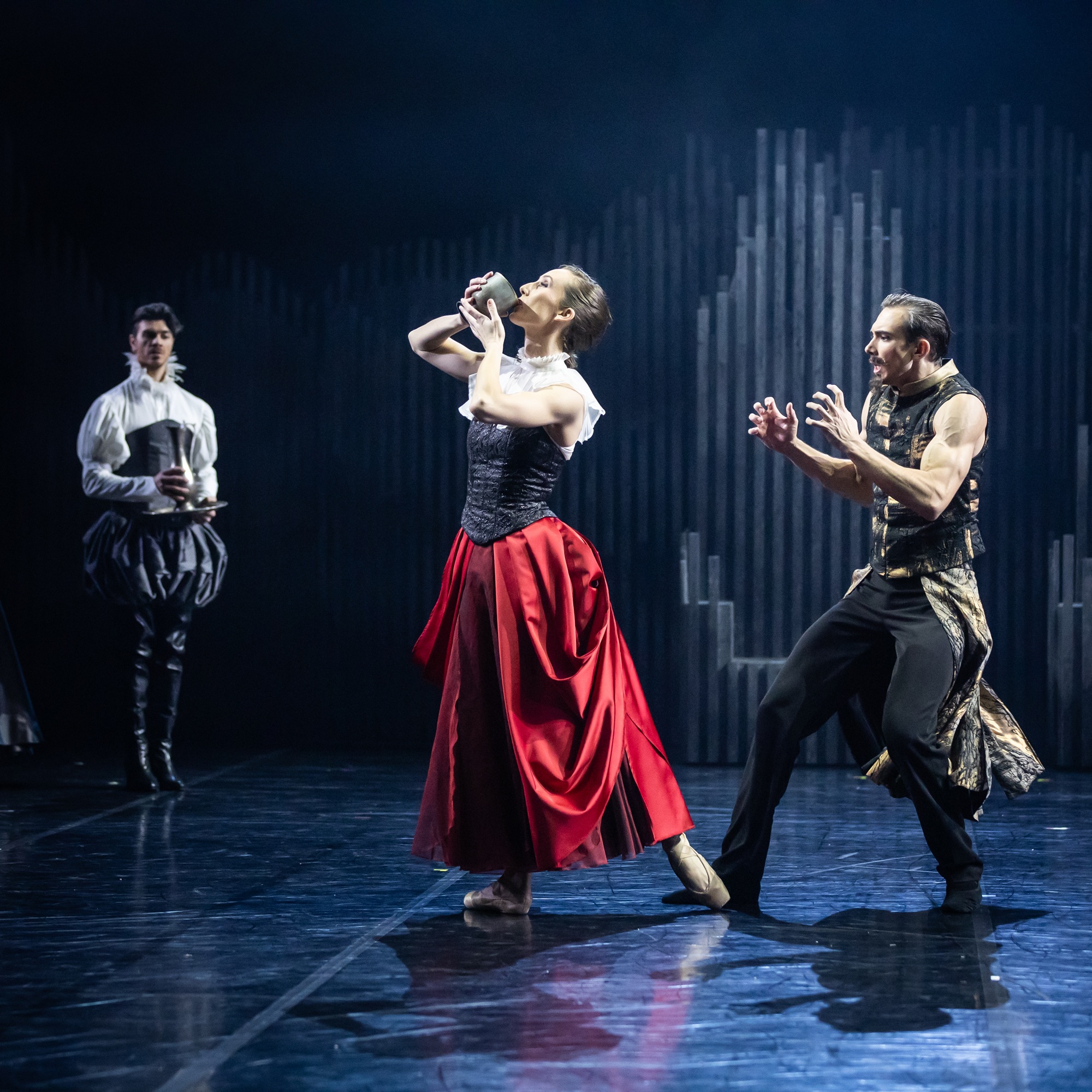 QLD BAQld BAllet Hamlet Georgia Swan as Gertrude, Joseph Moss as Claudius. Photo David Kelly small